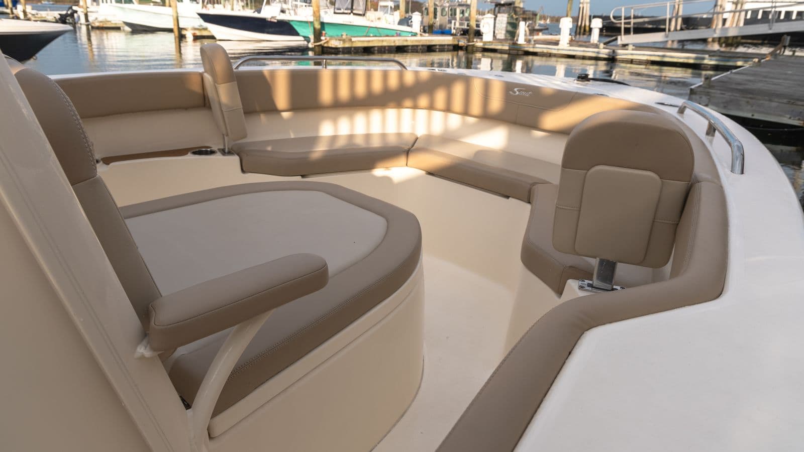 Stock photo (eboatdatabase.com)
