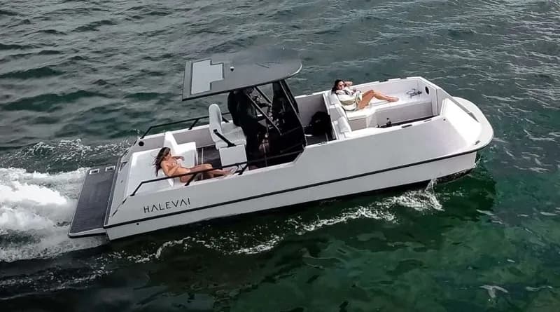 Stock photo (eboatdatabase.com)