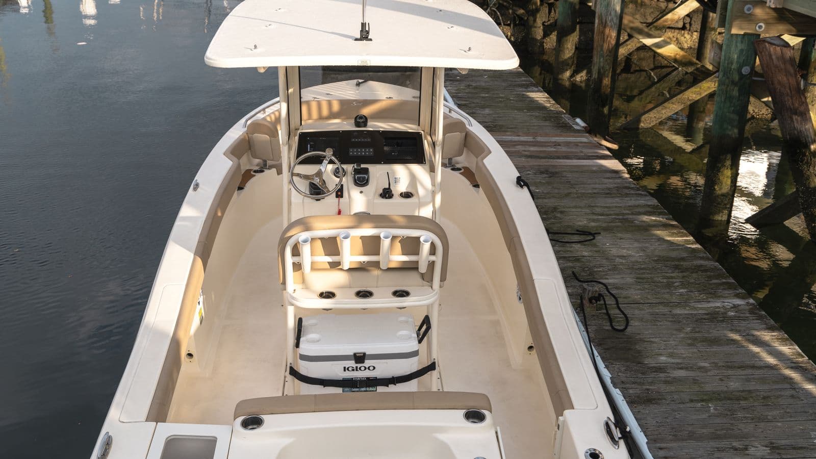 Stock photo (eboatdatabase.com)