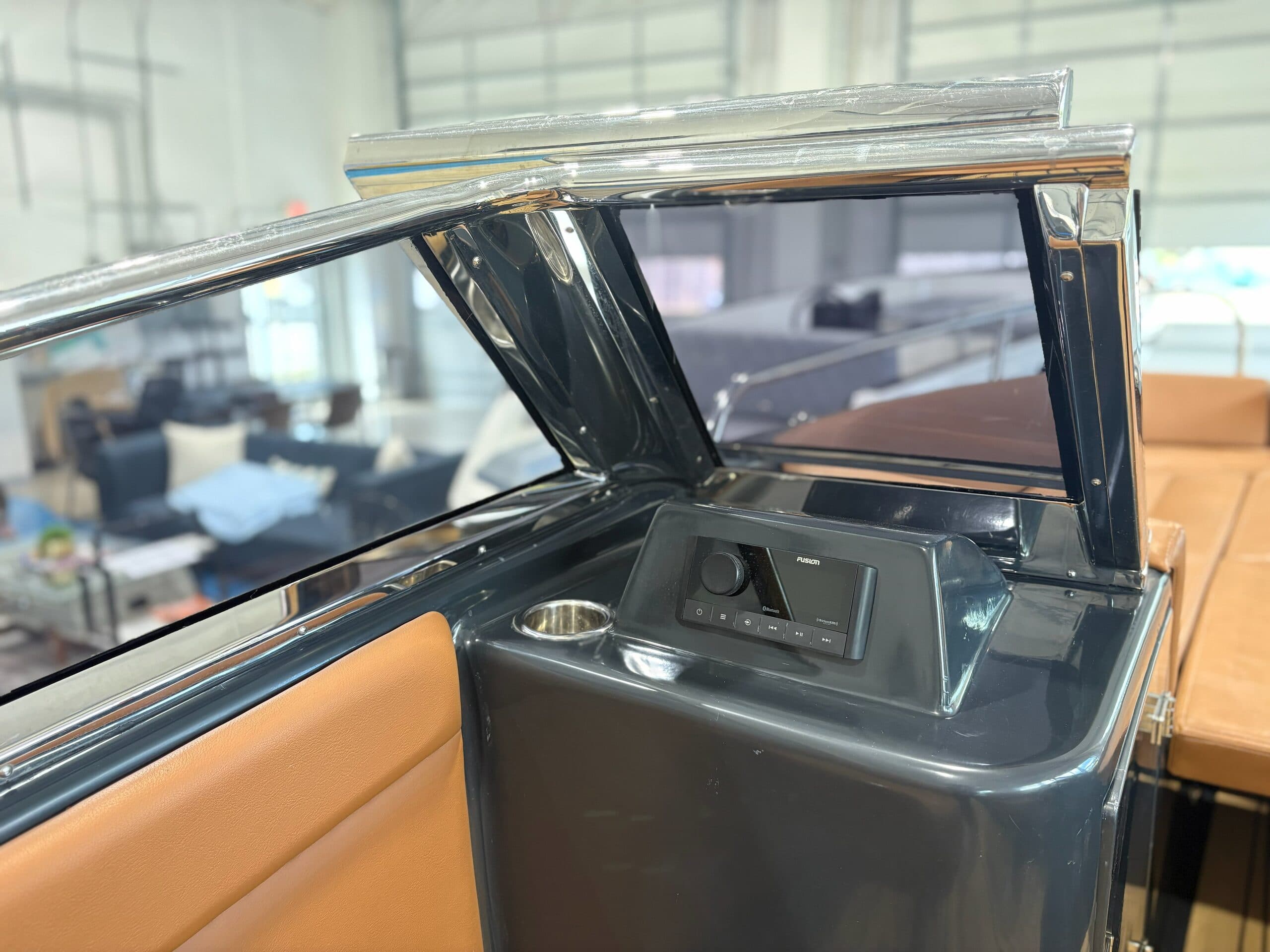 side captain chair with controls for audio on Magonis Wave-e