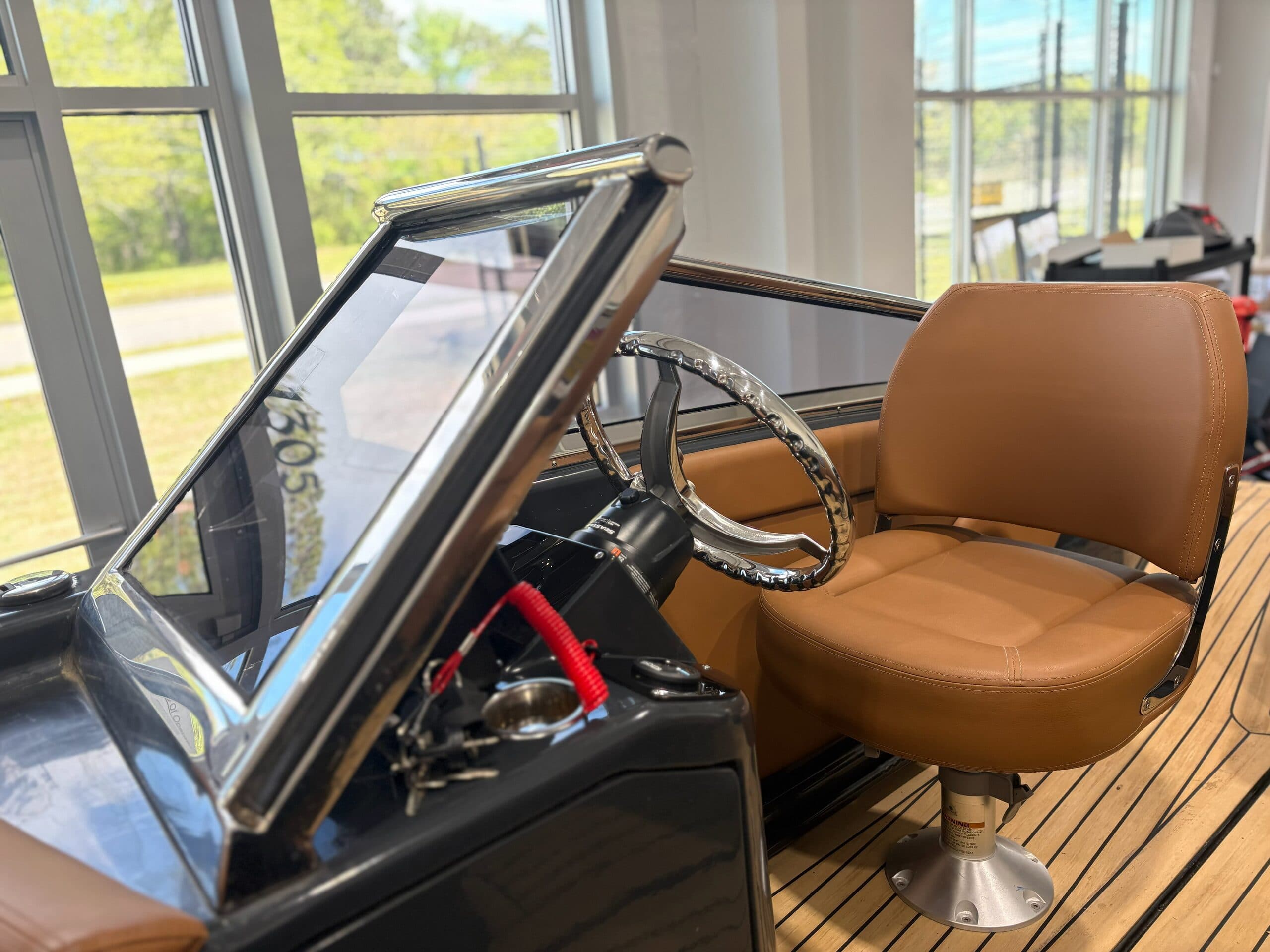 Captain seat and helm of the Magonis Wave e-550
