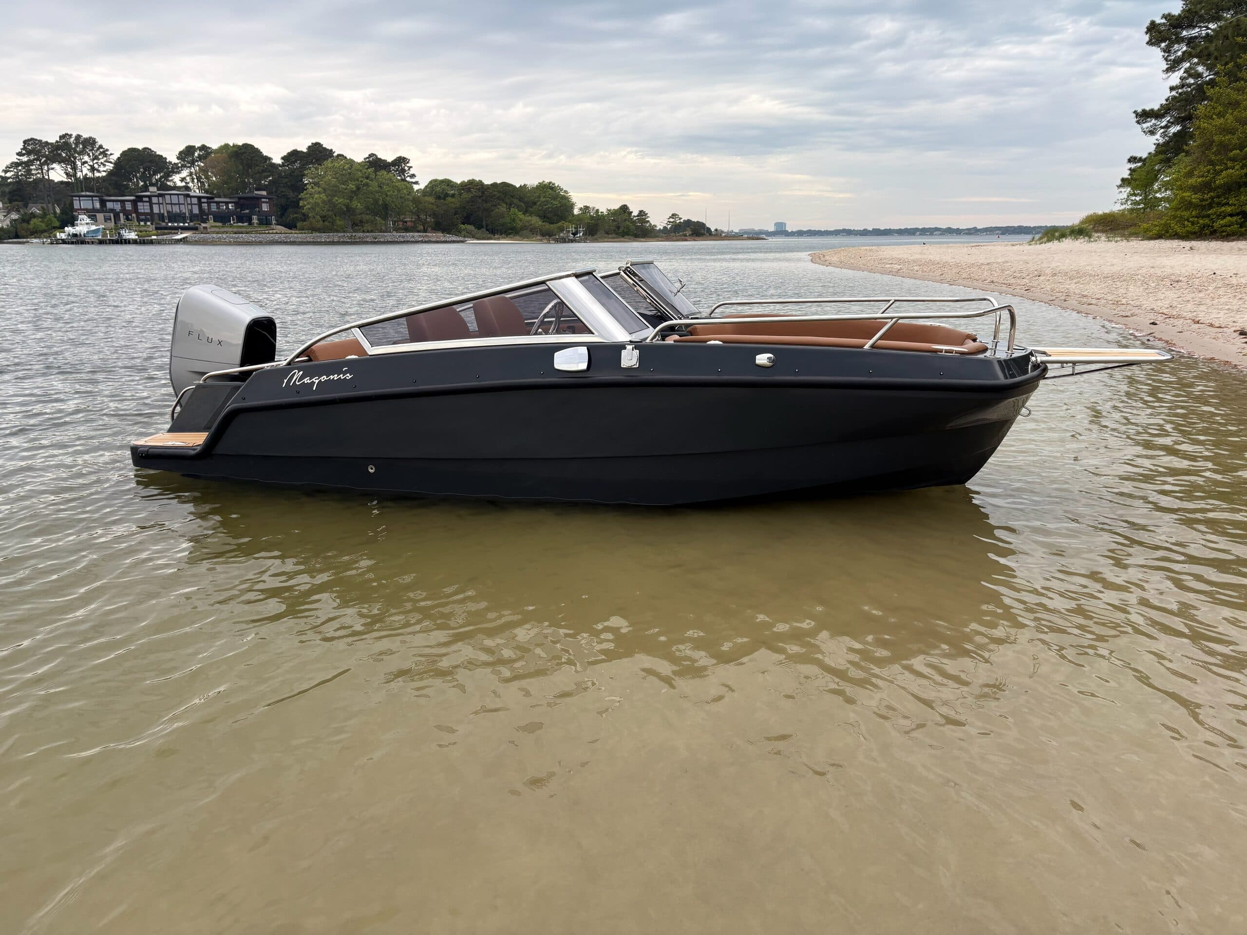 Charcoal grey Magonis e Wavee boat in low tide at sunrise full starboard side of the boatCharcoal grey Magonis e Wavee boat in low tide at sunrise full port side of the boat