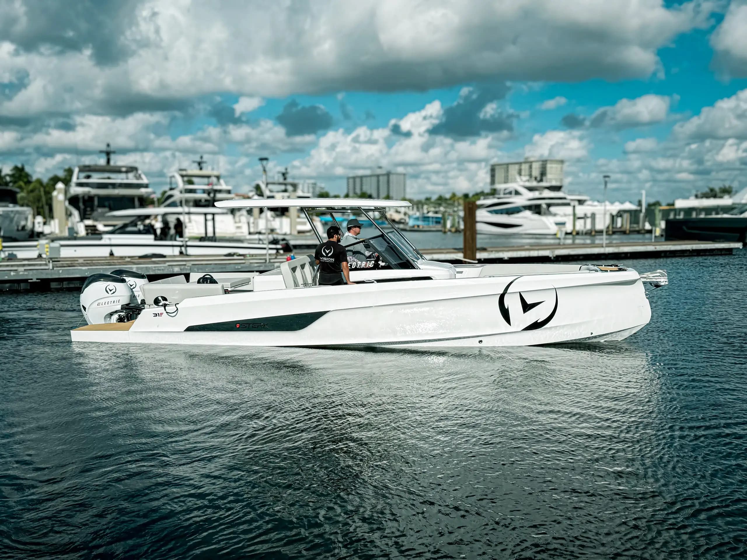 Stock photo (eboatdatabase.com)
