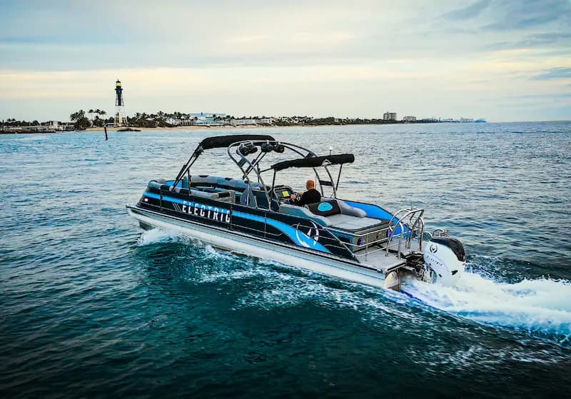 Stock photo (eboatdatabase.com)