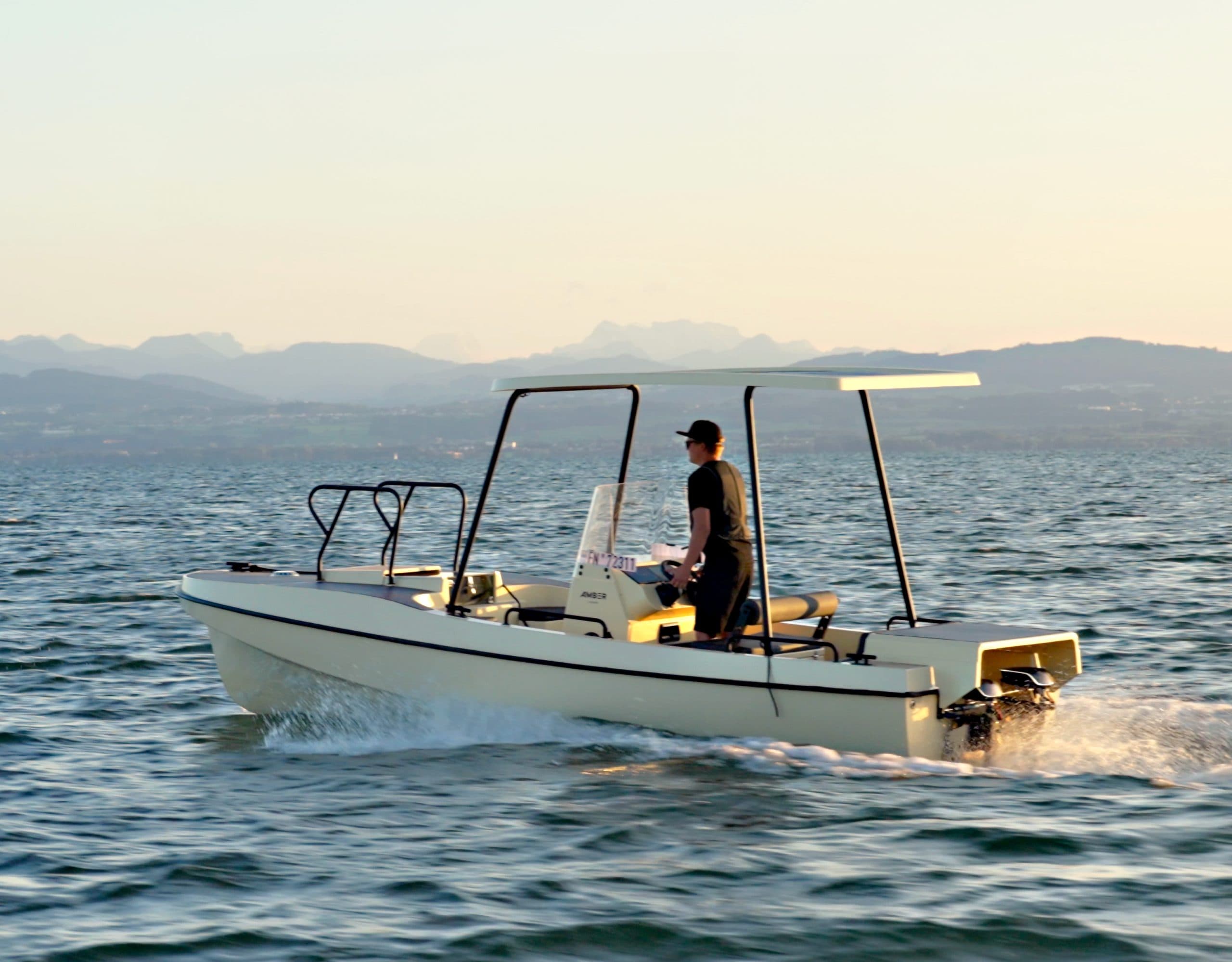 Stock photo (eboatdatabase.com)